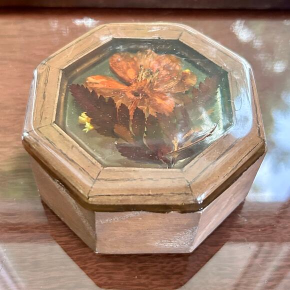 Vintage Octagon Wood Trinket Box with Pressed Flowers - 1970s Keepsake Box - Picture 2 of 10
